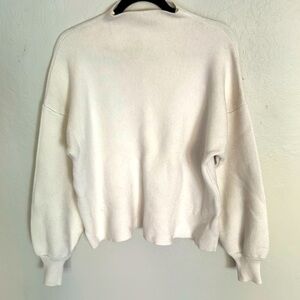 Vici Cream Sweater (L)